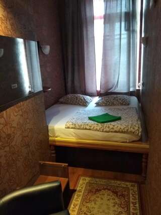 Мини-отель Дворянское Гнездо на Сухаревке  Москва Маленький номер с двухспальной кроватью и с общей ванной комнатой-4