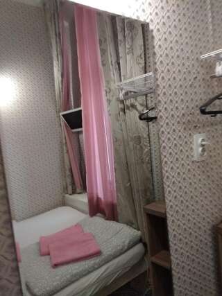 Мини-отель Дворянское Гнездо на Сухаревке  Москва Маленький номер с двухспальной кроватью и с общей ванной комнатой-3