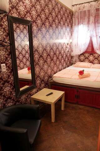 Мини-отель Дворянское Гнездо на Сухаревке  Москва Бюджетный номер без окна-1